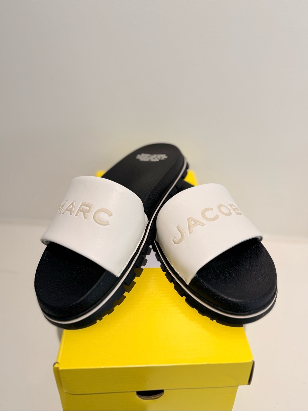 New with box , Marc Jacobs slides - cotton white size 37-40 (7-10)